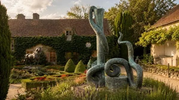 Bronzes dans un jardin