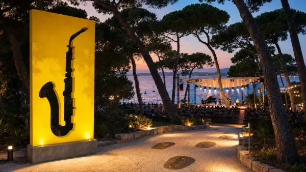 Scène de jazz sous les pins