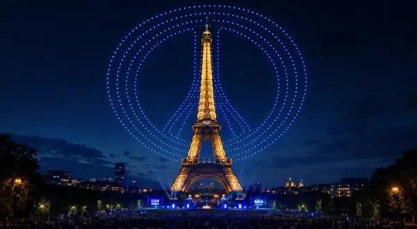 Feu d’artifice autour de la tour Eiffel