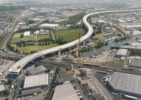 Illustration - Pont routier au-dessus de la RN406